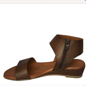 Leather sandals